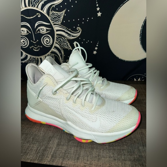 Nike LeBron Witness 4 - Picture 1 of 6